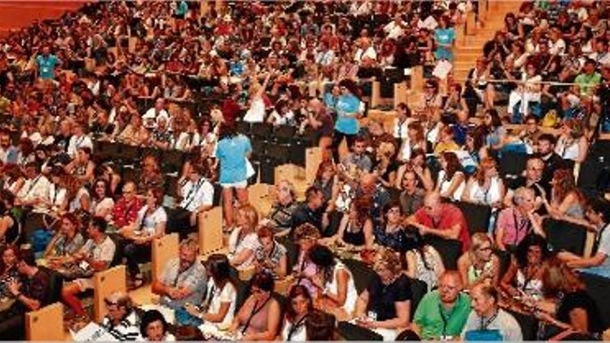 Més de 800 docents es van aplegar al Palau de Congressos de Girona.