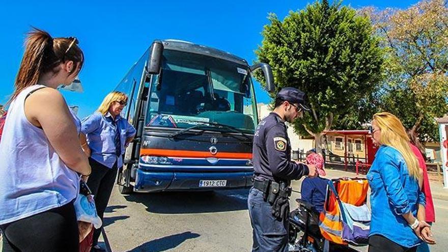 Vecinos se movilizan para que un discapacitado pueda ir a rehabilitación en autobús