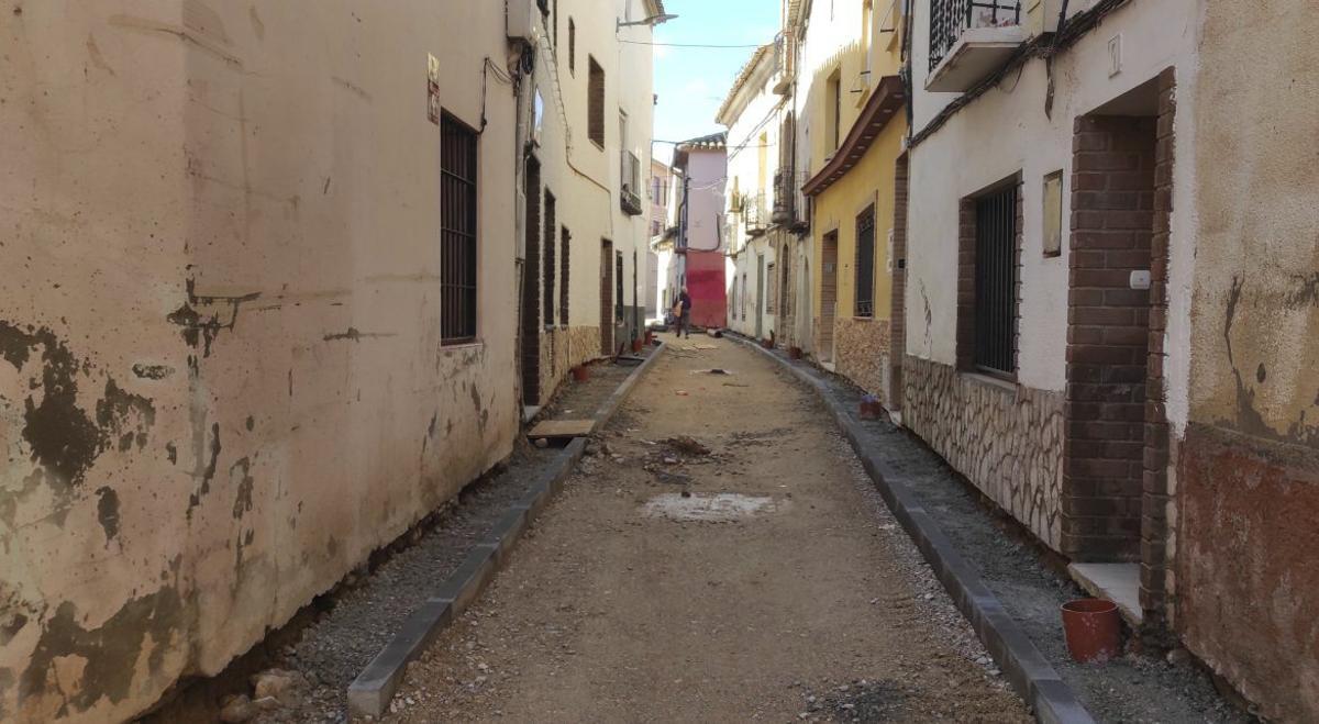 Obras en la plaza de España de Muel.