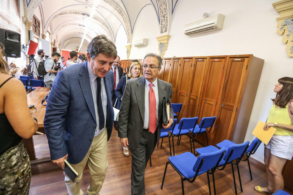 El poeta Luis García Montero se estrena como director del Instituto Cervantes en la reunión anual de directores de centros de la entidad estatal de promoción y defensa del castellano y las lenguas