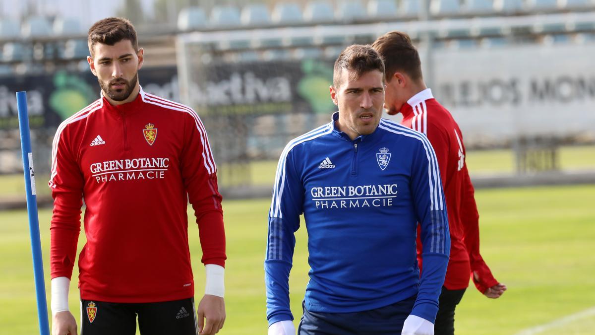 Zapater, junto a Ratón en un entrenamiento del Real Zaragoza.