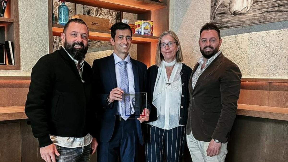 Álvaro Castellanos, Raffaele Sisto (Biosphere Madrid), Belén Agustí e Iván Morales, durante el proceso de certificación Biosphere Sustainable de Arzábal Bernabéu.