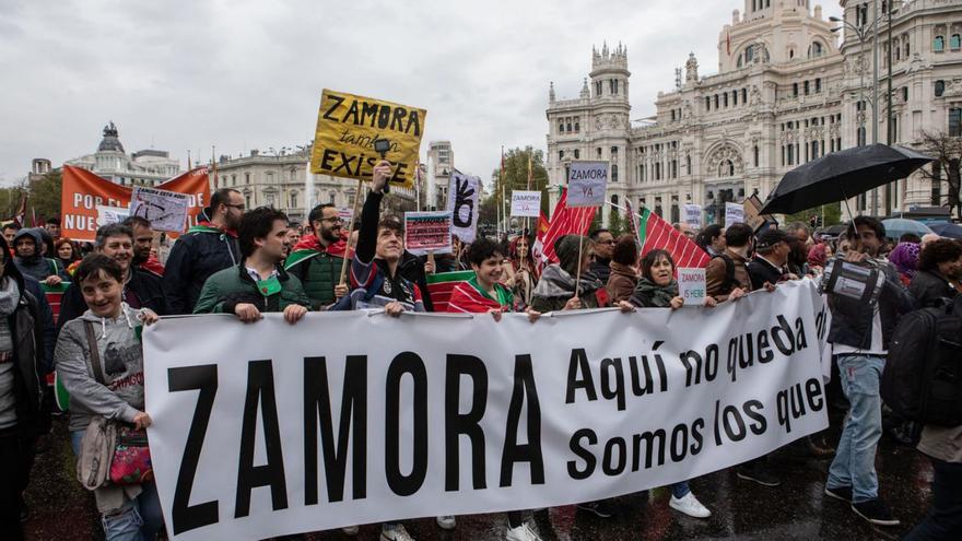 Un grupo de zamoranos participa en una manifestación de la Revuelta celebrada en Madrid.