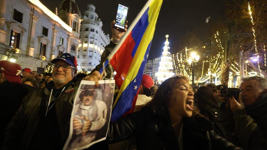 La oposición celebra en València a la "Venezuela libre" tras la detención de Maduro
