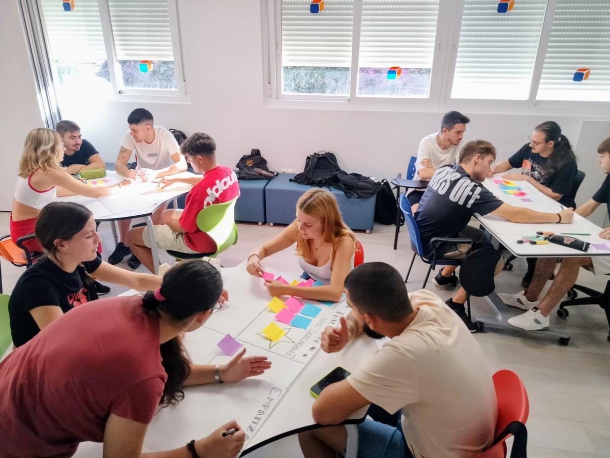 En el instituto se imparten cuatro ciclos formativos.