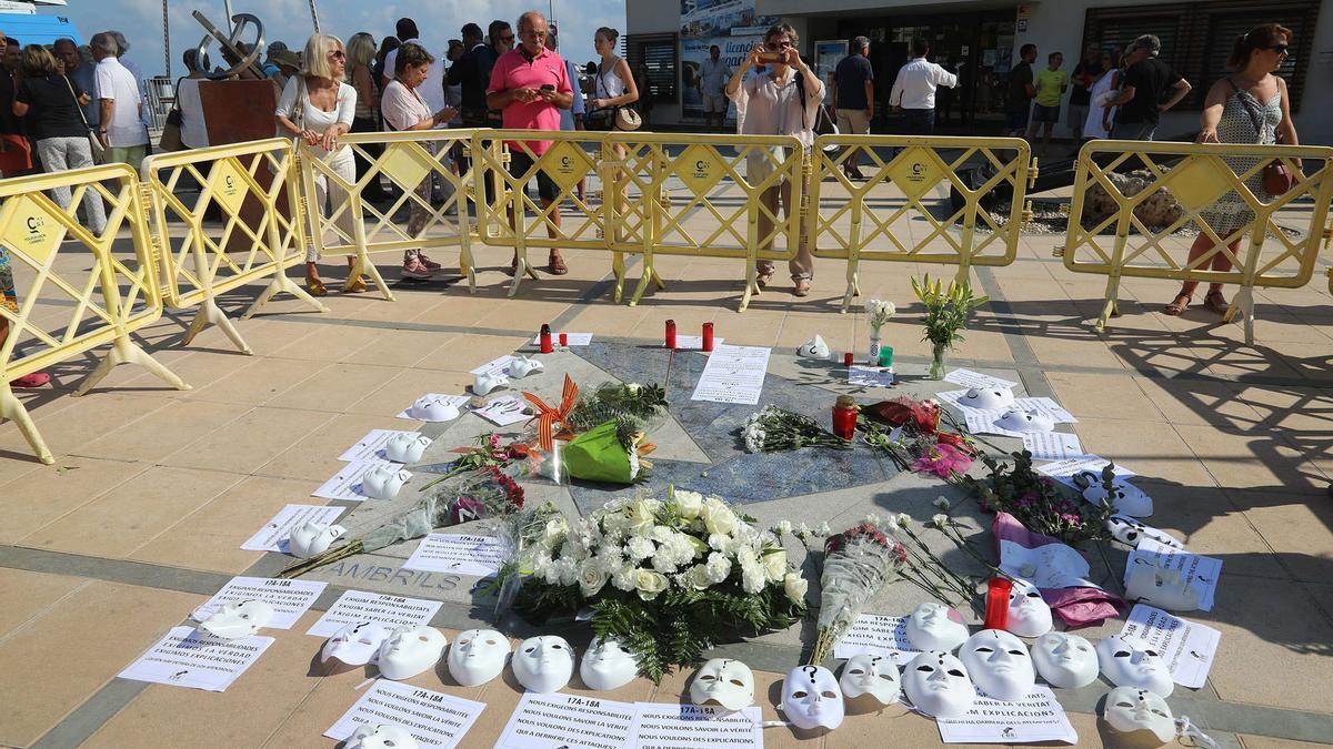 Un homenaje en Cambrils a las víctimas .