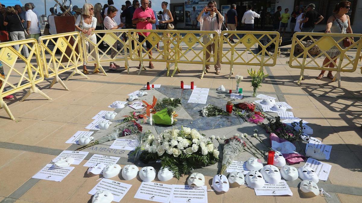 Un homenaje en Cambrils a las víctimas .