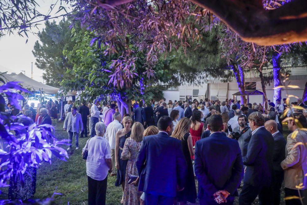 Los invitados a la entrega de premios, durante el cóctel.