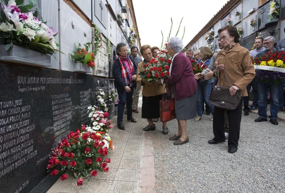 Descubrimiento de la nueva lápida para los fusilad