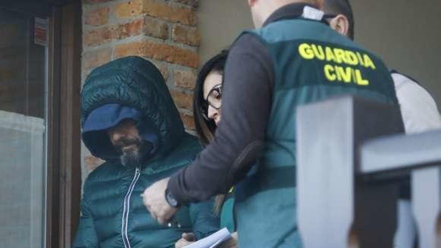 Pedro Luis Nieva, tras el registro de su casa en Llanes.