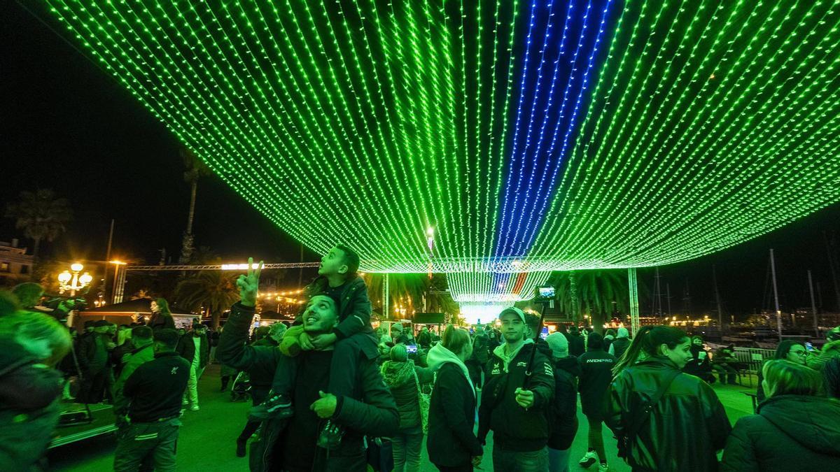Encendido de la iluminación de Navidad en el puerto de Barcelona