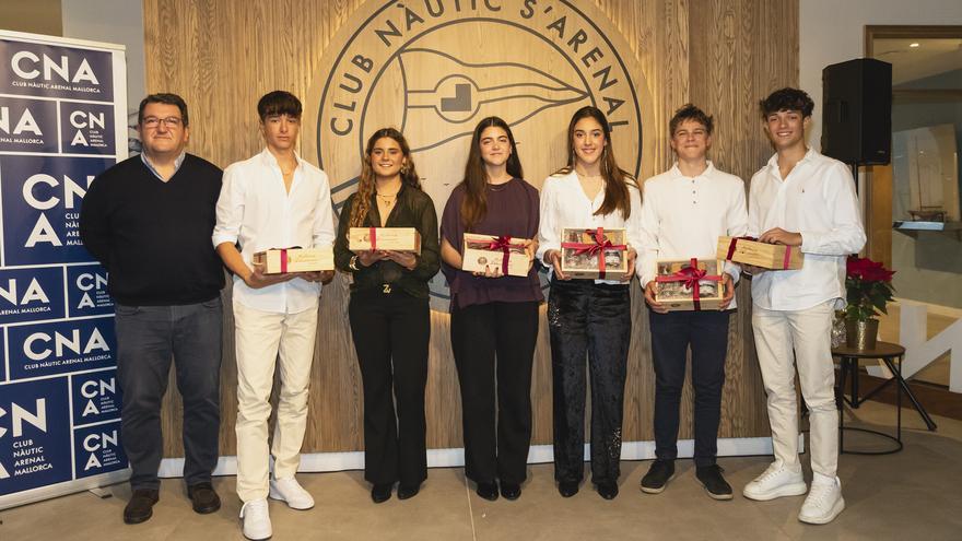 El Club Nàutic S’Arenal reconoce a su cantera y a sus regatistas de élite en la Nit de la Vela