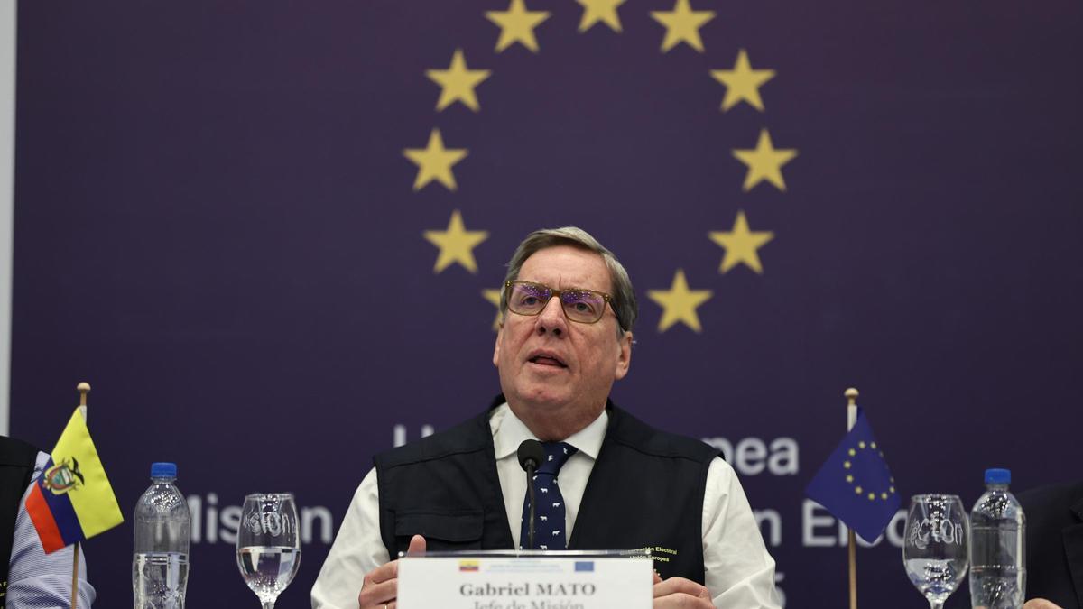 El jefe de la misión electoral de la UE, el eurodiputado español Gabriel Mato, durante la rueda de prensa que ha dado este martes en Quito.