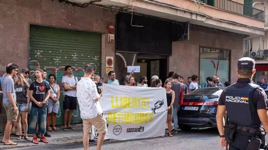 El silencio sonrojante del PSIB avala la respuesta desmedida de la Guardia Civil