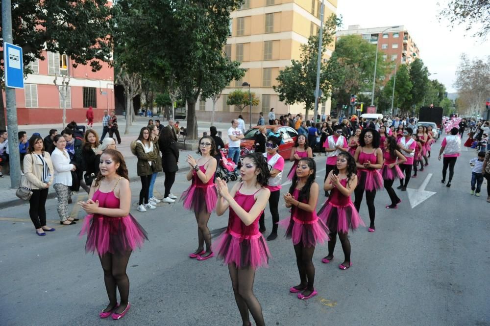 Vistabella saca su carnaval a las calles