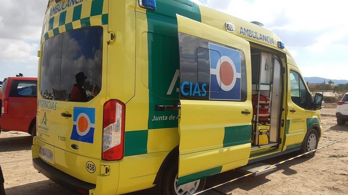 Fotografía de archivo de una ambulancia en Andalucía.
