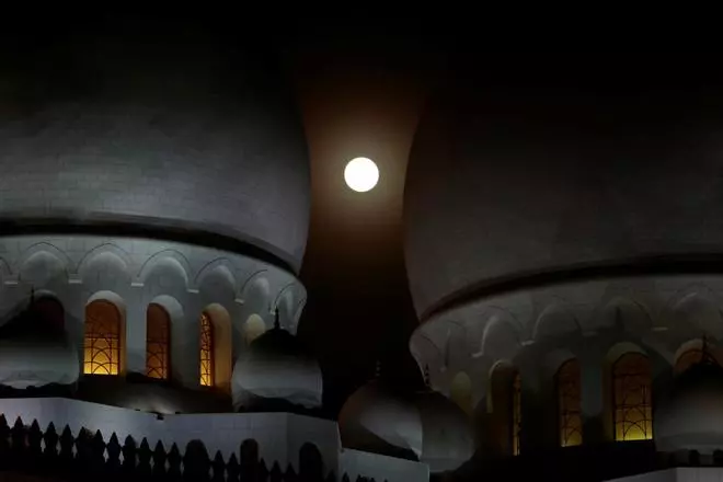 Les millors imatges de l'eclipsi lunar i la "superlluna de sang" a tot el món