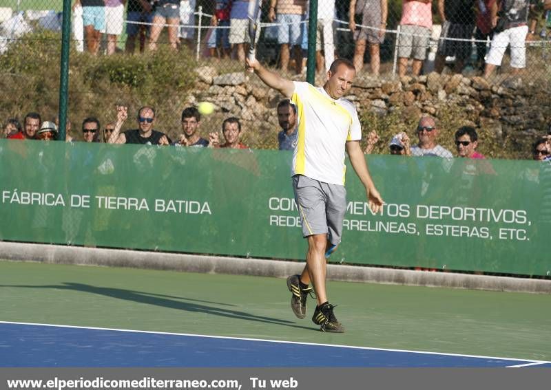 GALERÍA DE FOTOS- Bautista desata la locura peloteando con Ferrer en La Coma