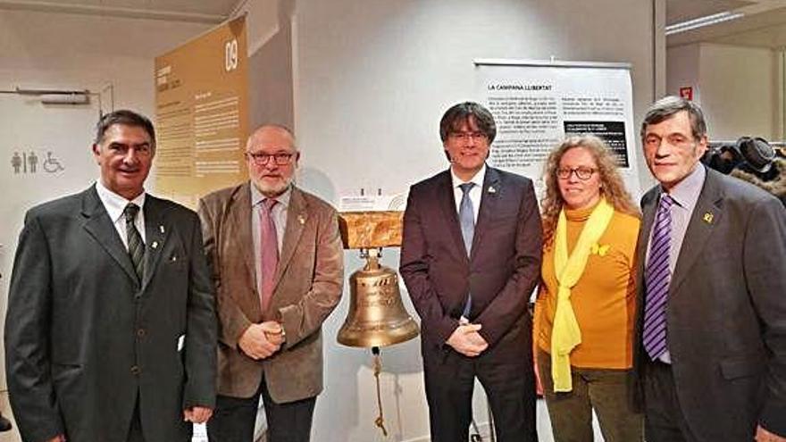 Membres de Bagà Medieval amb la campana, Puigdemont i Puig