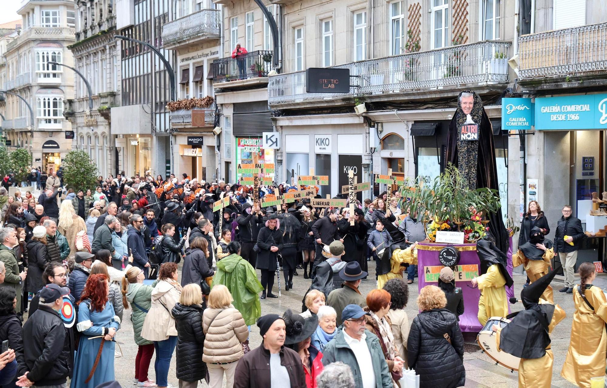 Comitiva fúnebre y premios del desfile finalizan el Carnaval en Vigo