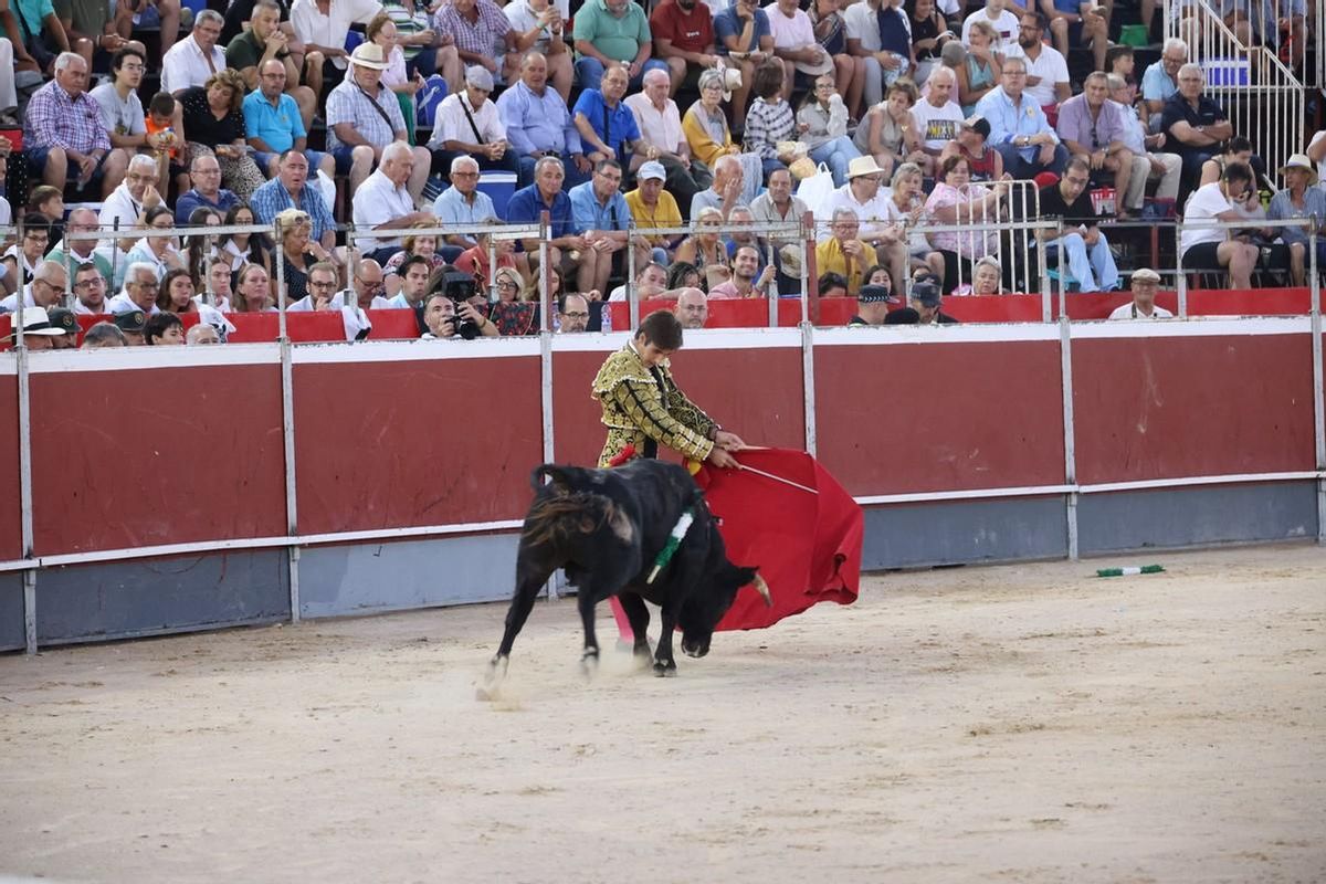 Antonio Aparicio en un ayudado.