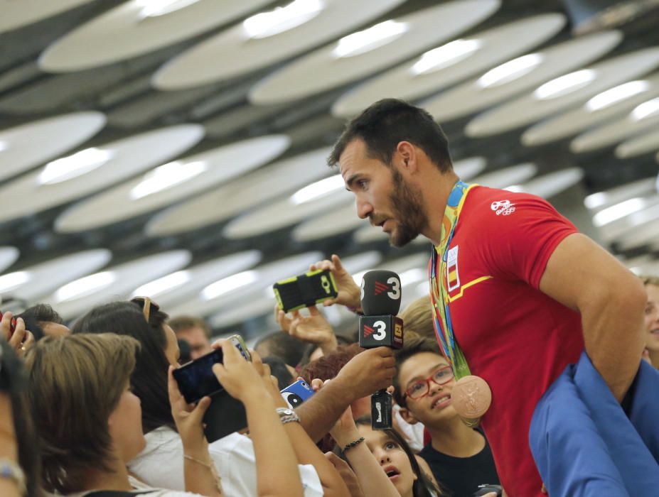 El piragüista  Saúl Craviotto llega al Aeropuerto de Barajas tras participar en los Juegos Olímpicos