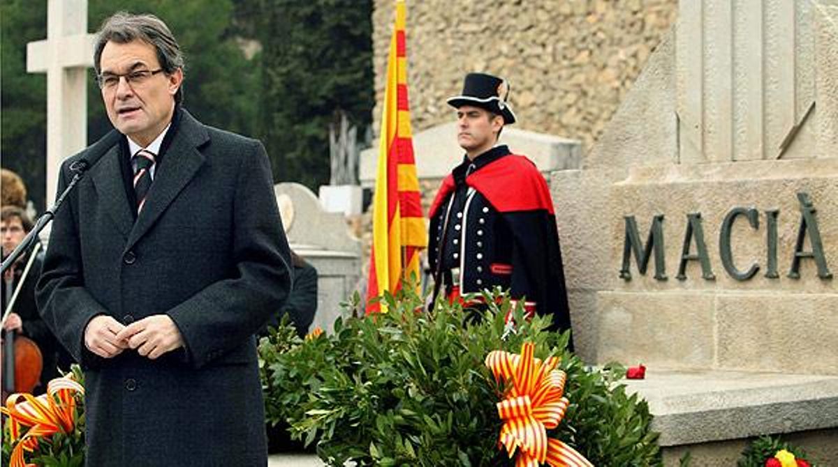 Artur Mas en l’ofrena al president Macià.