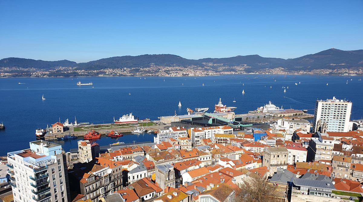 Vista de la azotea del A Laxe yla ría de Vigo en una imagen de archivo