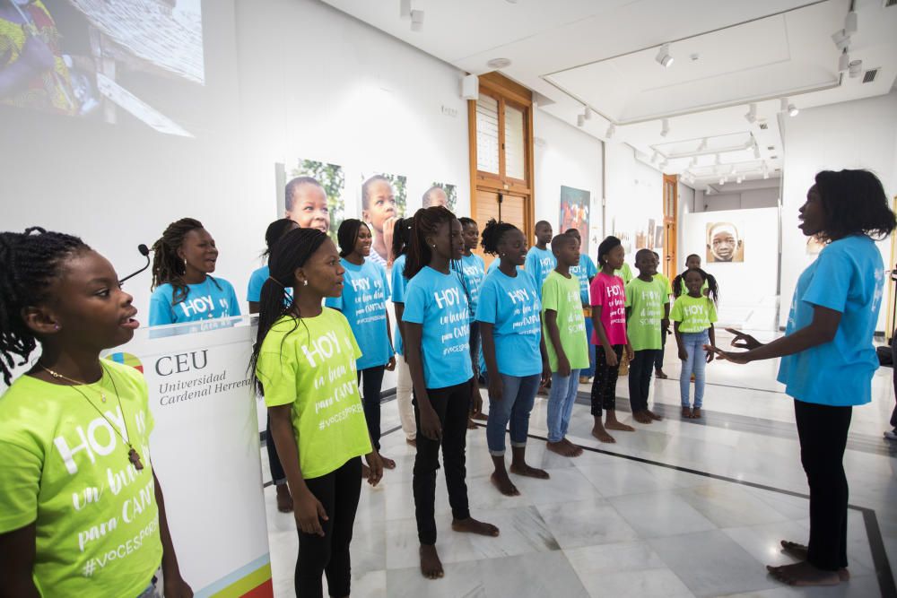 Presentacion de la gira del coro infantil Voces por Benin