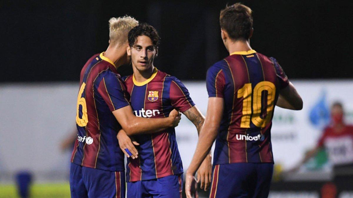 Ludovit Reis celebra el gol del empate con Oriol Busquets y Nico