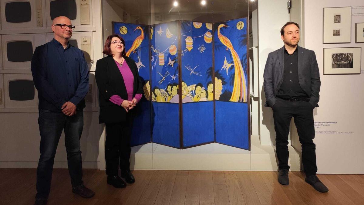 VÍDEO | El biombo d'estil oriental pintat per Dalí quan tenia 19 anys ja és a Figueres