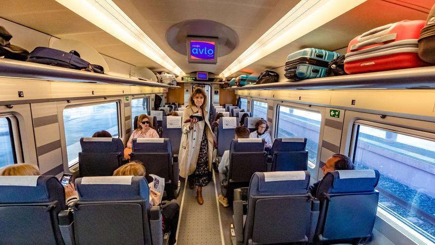 Diez de los quince trenes que unen Elche y Orihuela con Madrid son alta velocidad
