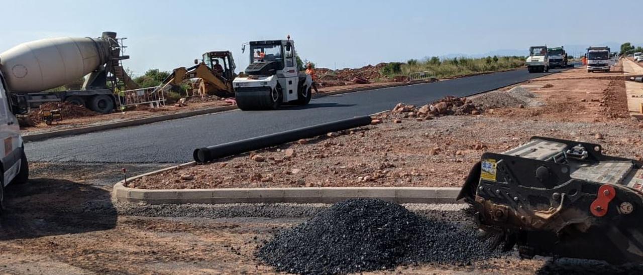 Trabajos de pavimentación en la prolongación de la CV-149, a principios de mes.