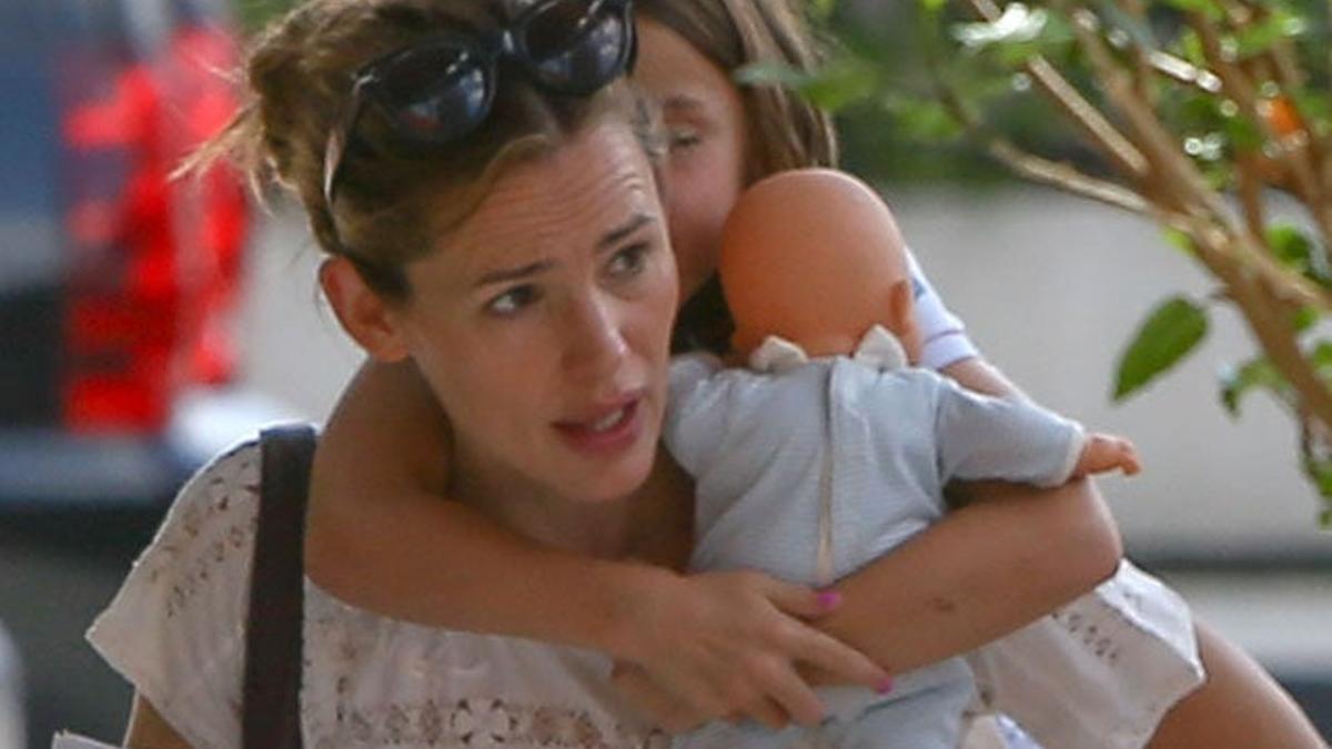 Jennifer Garner contrata dos nuevas niñeras para sus hijos