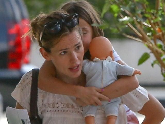 Jennifer Garner contrata dos nuevas niñeras para sus hijos