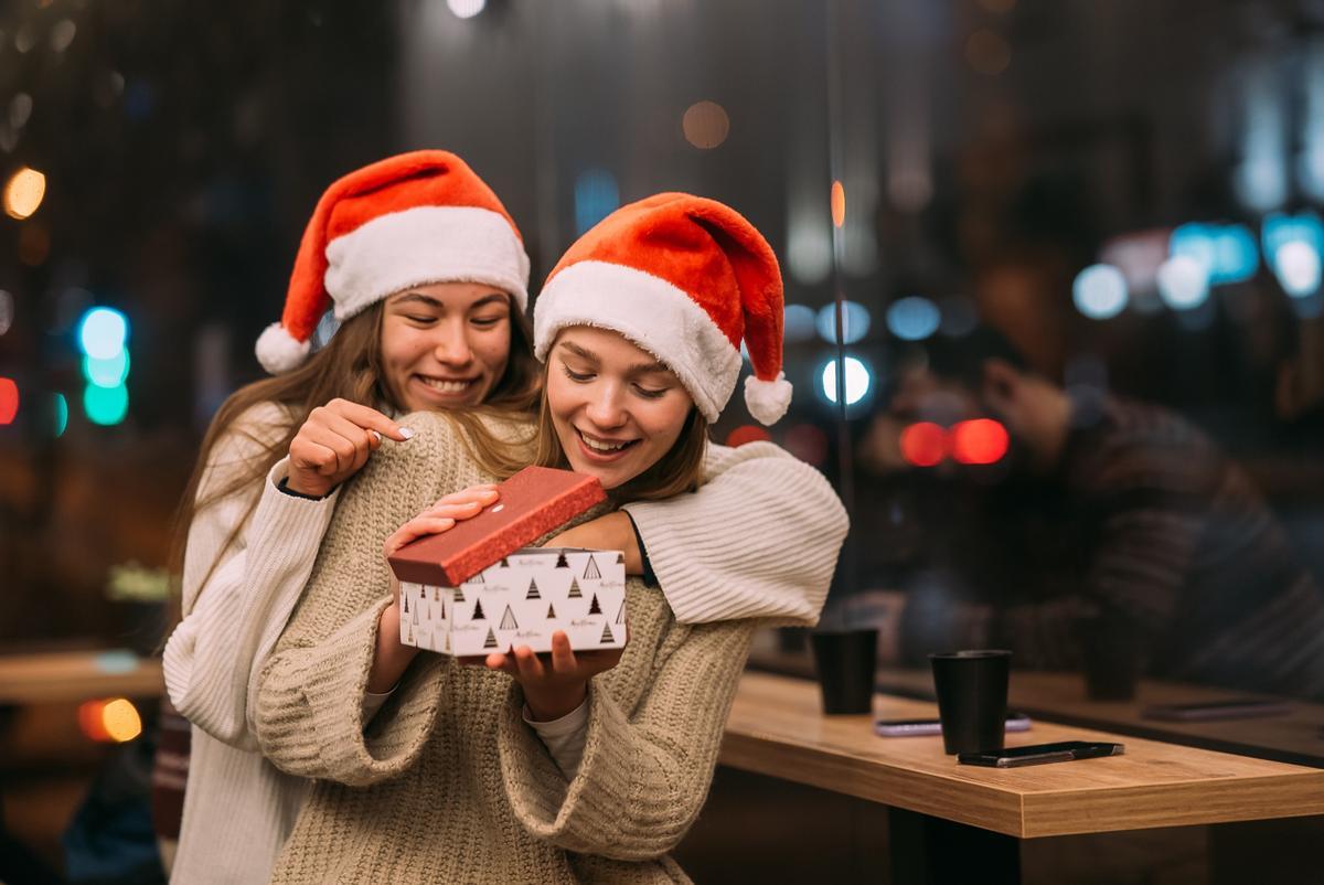 Hazte con los mejores regalos para Navidad sin caer en estafas ni problemas.