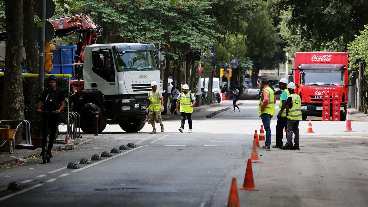 la supermanzana del Eixample o ‘Superilles’ Los trabajos o obras han empezado en las calles de Consell de Cent con Comte Borrell en la foto. “obres de la Superilla de l'Eixample” . FOTO de RICARD CUGAT