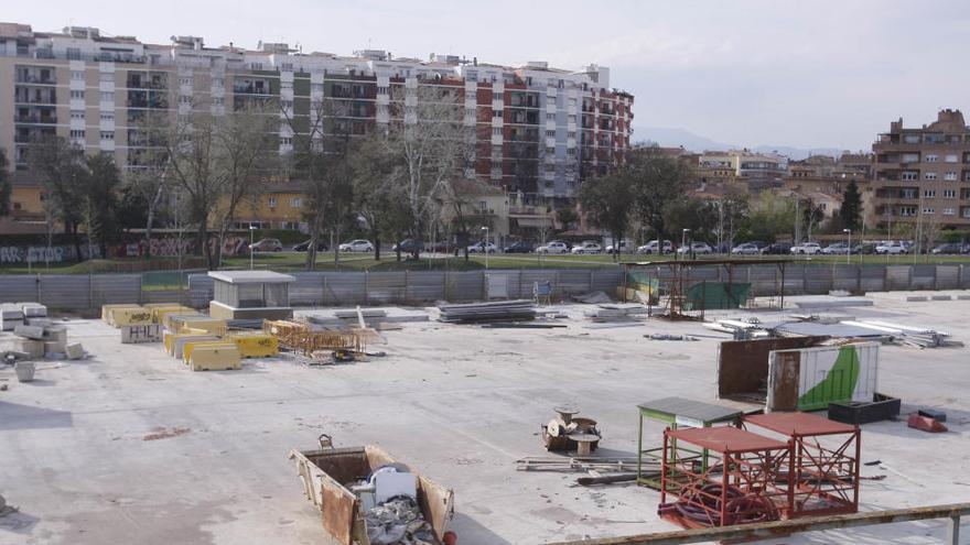 El Parc Central, una zona desèrtica de ciment, espera les màquines per convertir-se en un espai verd · Marc Martí