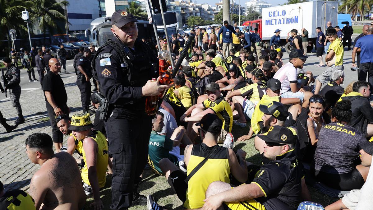 Fanáticos de Peñarol cometen actos vandálicos en Río de Janeiro