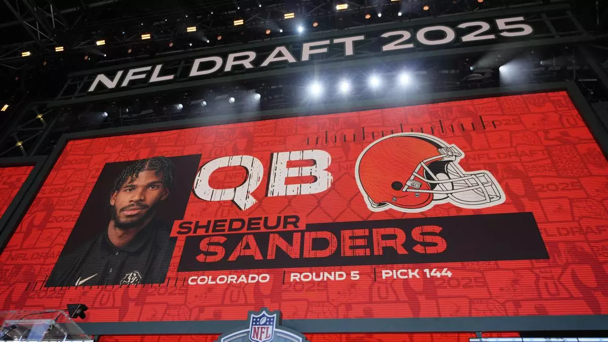 La cada de Shedeur Sanders se acaba en la 5? ronda del Draft de la NFL
