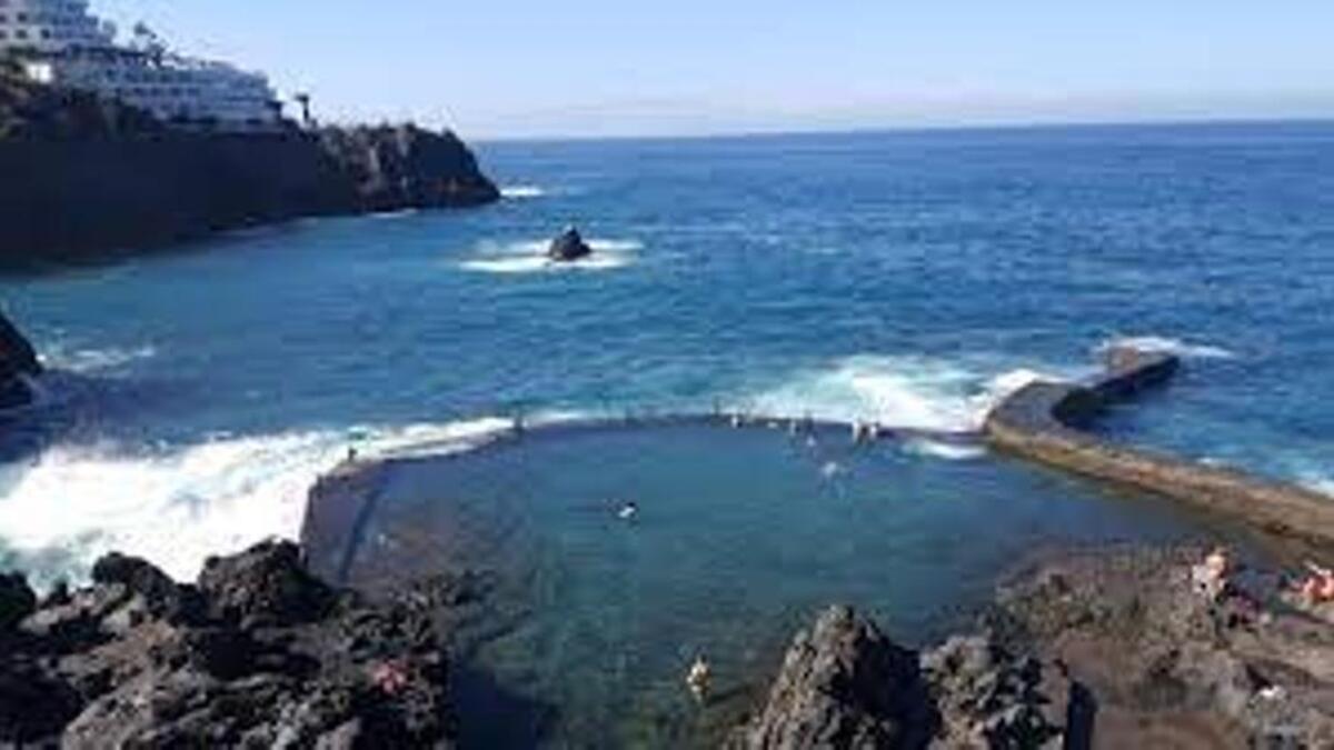 Imagen de archivo de la piscina natural de Los Gigantes