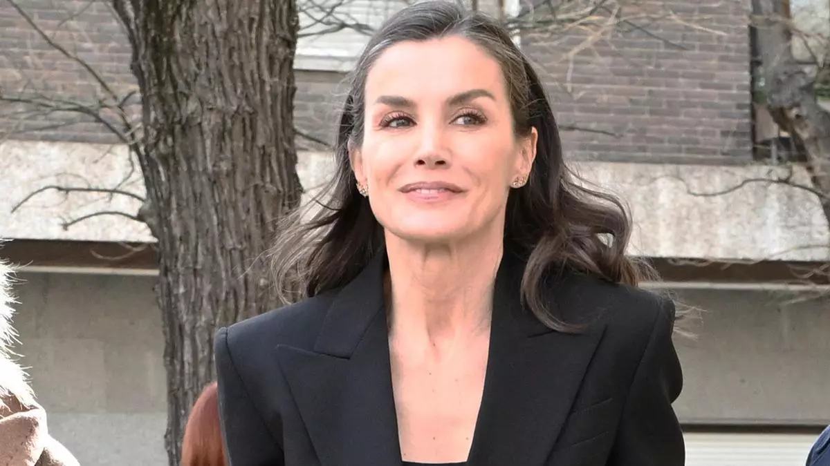 La reina Letizia arropa Sonsoles Ónega  en la despedida de su padre: "Vengo a dar un abrazo a mi amiga"