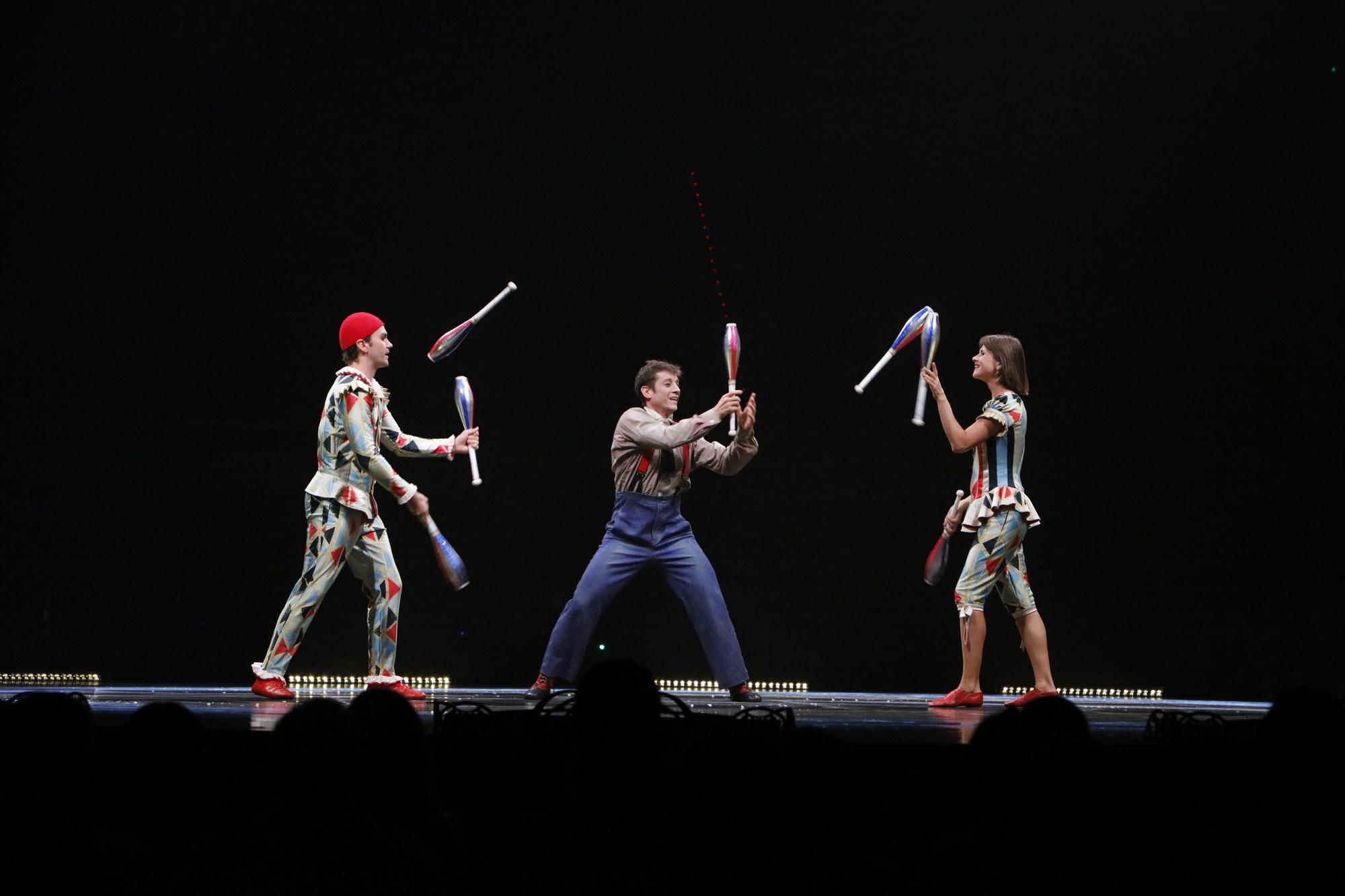 Die Aufführung der Vorstellung Corteo des Cirque du Soleil im Velodrome von Palma