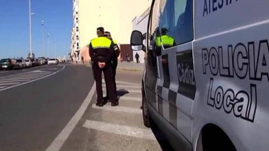 Dos motoristas fallecen en una colisión frontal en Cádiz