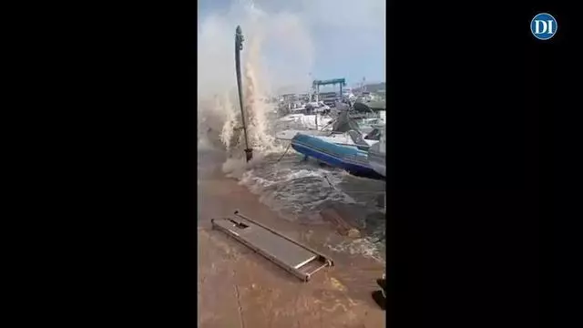 Vídeo: Los amarristas del Náutico Ibiza denuncian que el pantalán flotante no protege ante los temporales