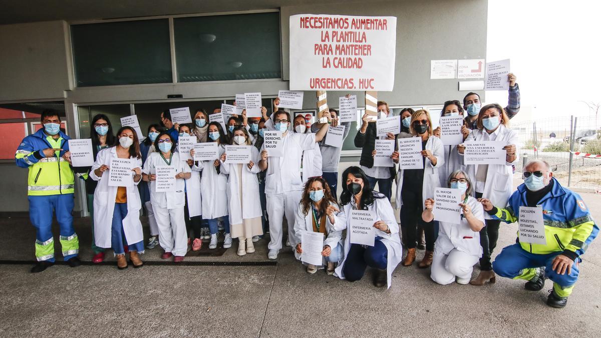 Los profesionales del área de Enfermería de Urgencias en el hospital Universitario de Cáceres.