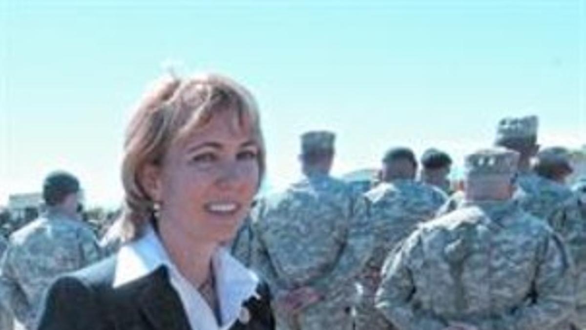 La congresista Gabrielle Giffords, en una base militar de Tucson, el año pasado.