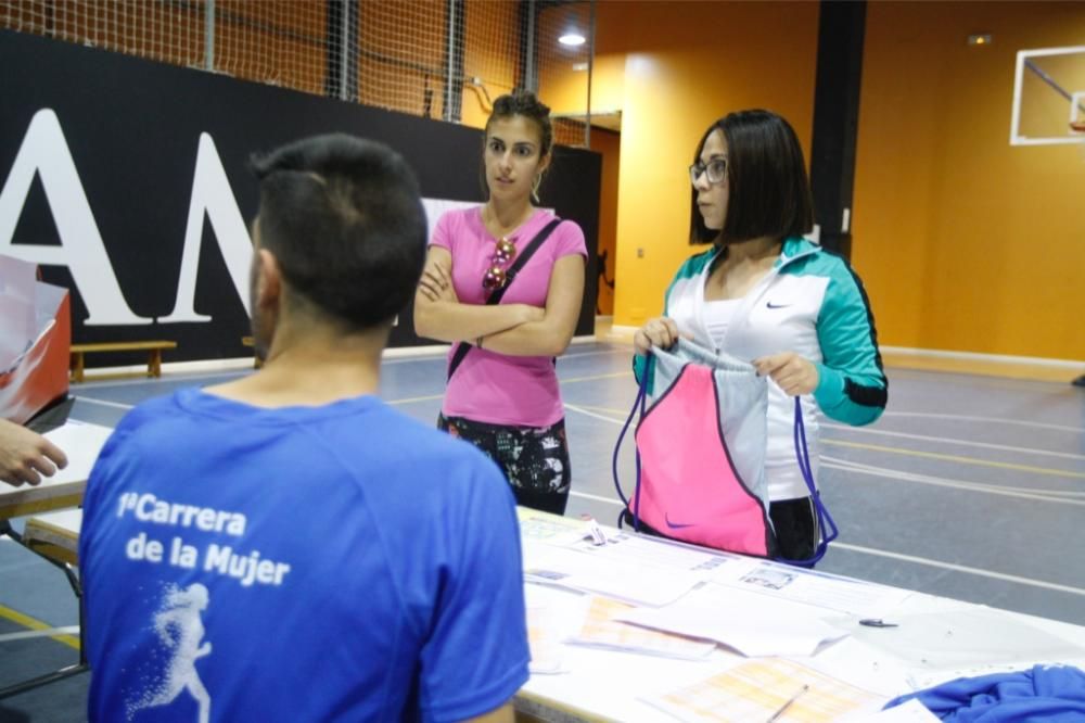 Recogida de dorsales de la Carrera de la Mujer