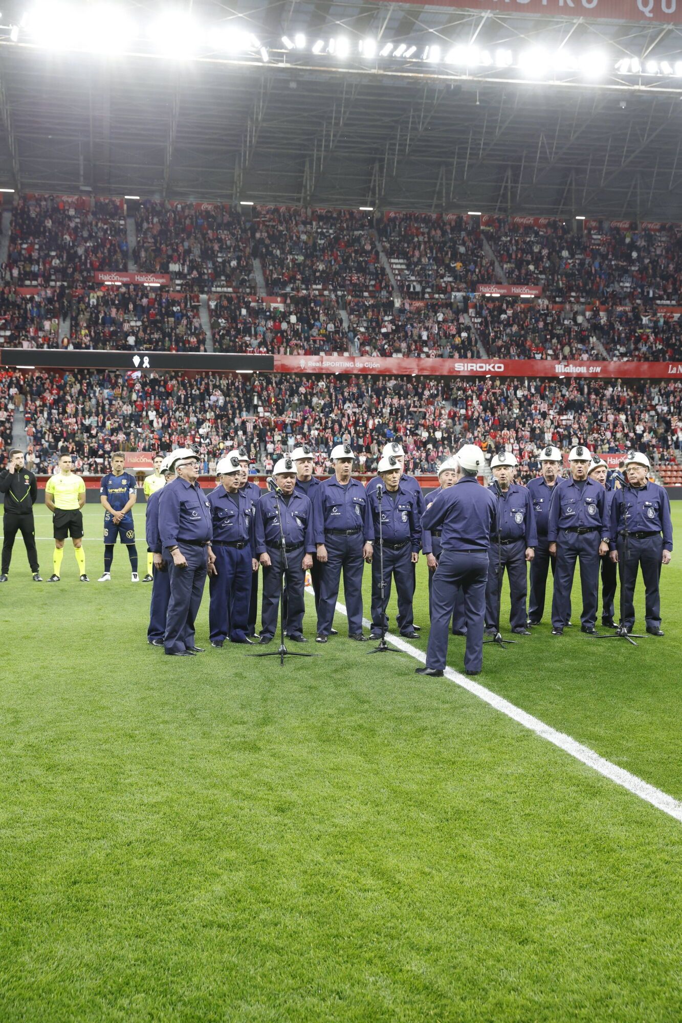 EN IMÁGENES: El Sporting - Tenerife disputado en El Molinón