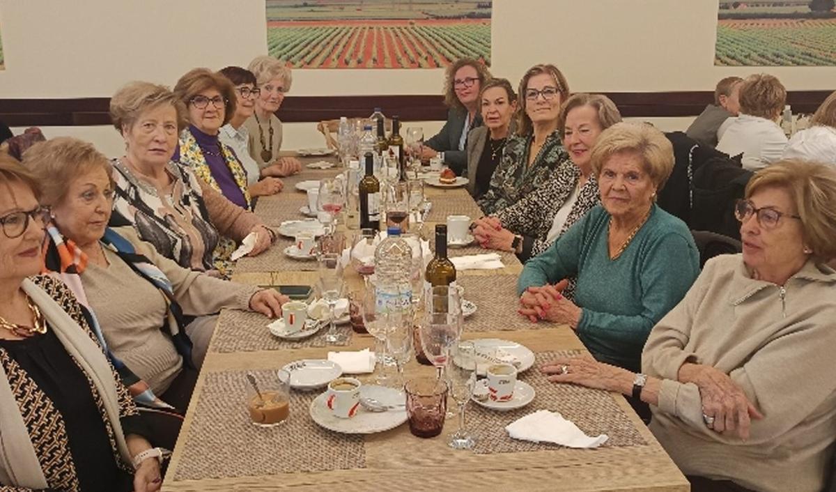 Las mujeres de Cariñena se reunieron para disfrutar de la jornada festiva. | SERVICIO ESPECIAL